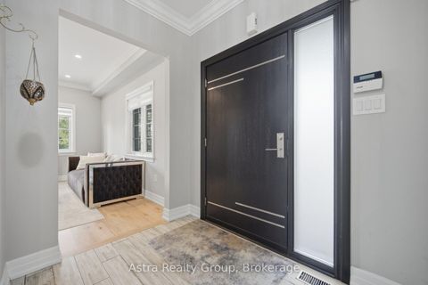 Photo 6 at 162 Corner Brook Crescent, Vellore Village, Vaughan