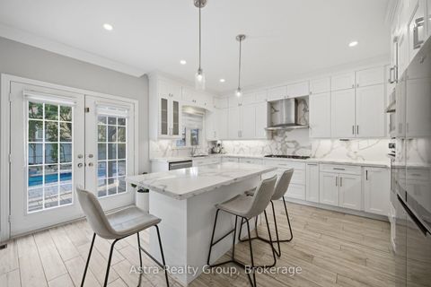 Photo 10 at 162 Corner Brook Crescent, Vellore Village, Vaughan