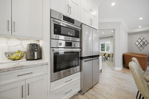 Photo 11 at 162 Corner Brook Crescent, Vellore Village, Vaughan