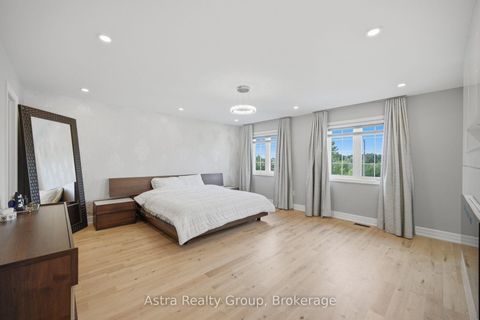 Photo 18 at 162 Corner Brook Crescent, Vellore Village, Vaughan