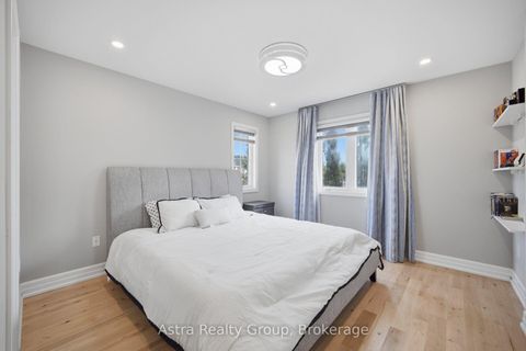 Photo 23 at 162 Corner Brook Crescent, Vellore Village, Vaughan