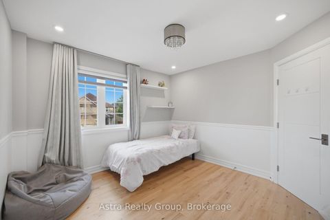 Photo 31 at 162 Corner Brook Crescent, Vellore Village, Vaughan