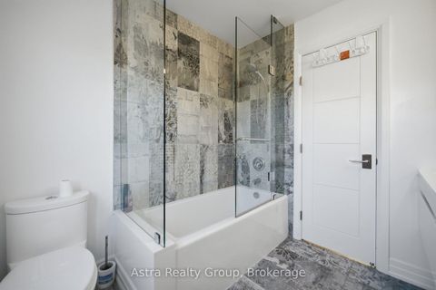 Photo 33 at 162 Corner Brook Crescent, Vellore Village, Vaughan