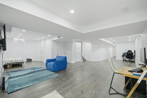 Photo 35 at 162 Corner Brook Crescent, Vellore Village, Vaughan