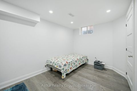 Photo 36 at 162 Corner Brook Crescent, Vellore Village, Vaughan