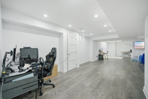 Photo 37 at 162 Corner Brook Crescent, Vellore Village, Vaughan