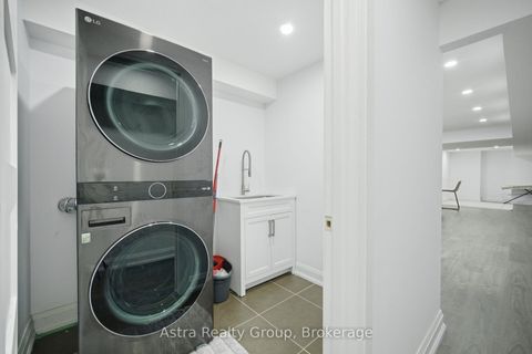 Photo 39 at 162 Corner Brook Crescent, Vellore Village, Vaughan