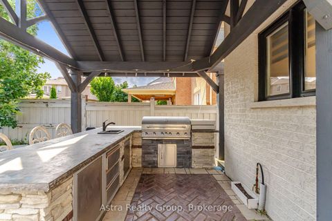 Photo 47 at 162 Corner Brook Crescent, Vellore Village, Vaughan