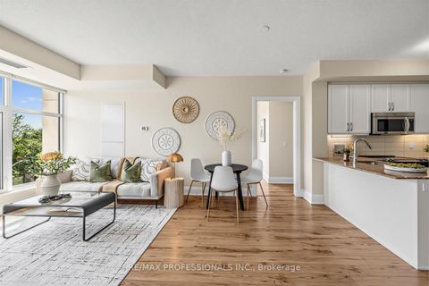 Photo 11 at 417 - 2 Old Mill Drive, Swansea, Toronto
