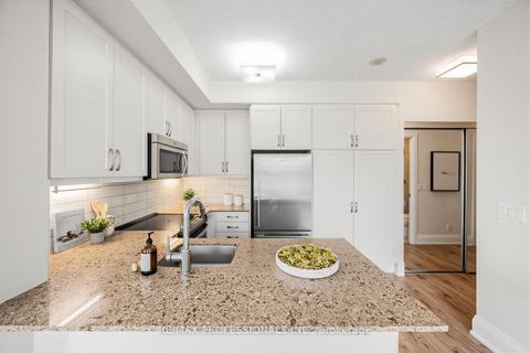 Photo 12 at 417 - 2 Old Mill Drive, Swansea, Toronto