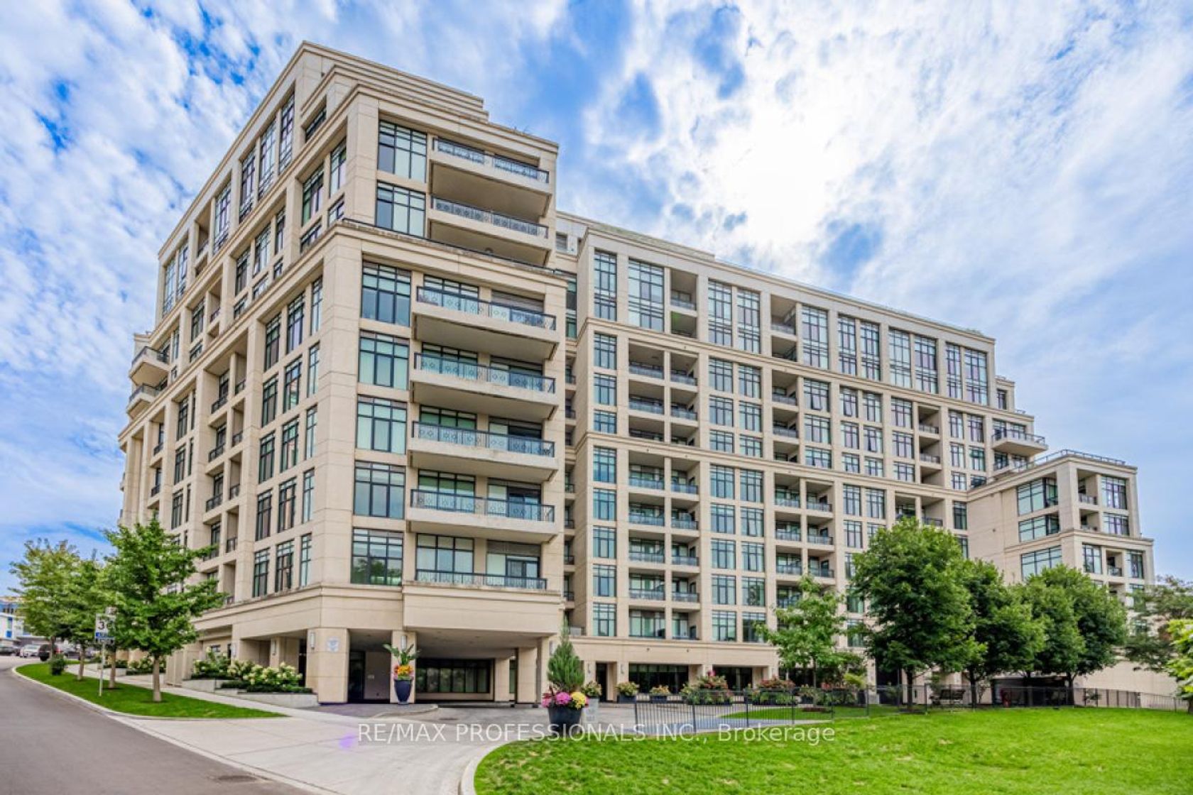 417 - 2 Old Mill Drive, Swansea, Toronto 