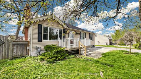 Photo 1 at 2 Hughes Street, Oak Ridges, Richmond Hill
