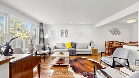 Photo 2 at 2 Hughes Street, Oak Ridges, Richmond Hill