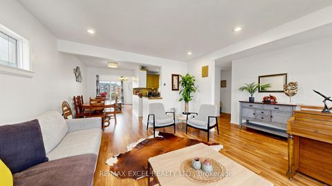 Photo 3 at 2 Hughes Street, Oak Ridges, Richmond Hill
