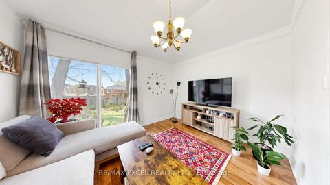 Photo 6 at 2 Hughes Street, Oak Ridges, Richmond Hill