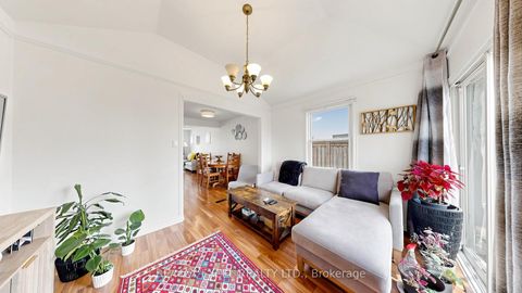 Photo 7 at 2 Hughes Street, Oak Ridges, Richmond Hill