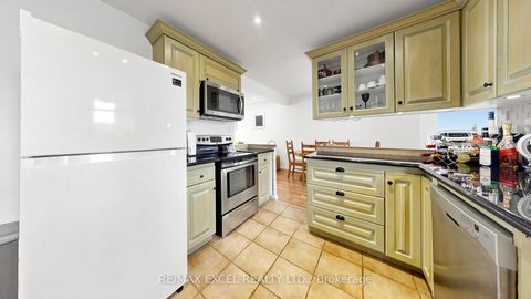 Photo 11 at 2 Hughes Street, Oak Ridges, Richmond Hill