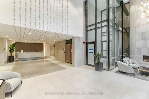 Photo 2 at 216 - 2020 Bathurst Street, Cedarvale, Toronto