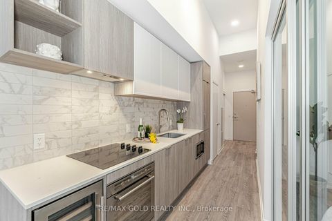 Photo 7 at 216 - 2020 Bathurst Street, Cedarvale, Toronto