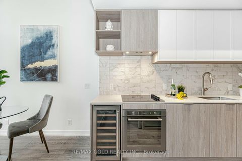 Photo 9 at 216 - 2020 Bathurst Street, Cedarvale, Toronto