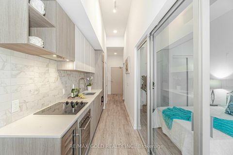 Photo 10 at 216 - 2020 Bathurst Street, Cedarvale, Toronto