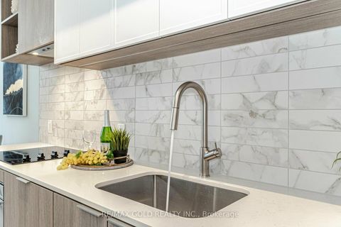 Photo 11 at 216 - 2020 Bathurst Street, Cedarvale, Toronto