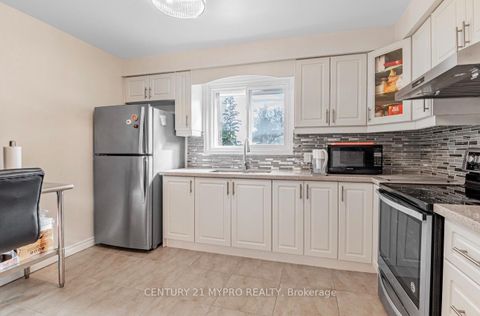 Photo 4 at #61 - 120 Beverly Glen Boulevard, L'Amoreaux, Toronto