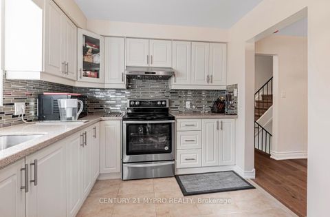 Photo 8 at #61 - 120 Beverly Glen Boulevard, L'Amoreaux, Toronto