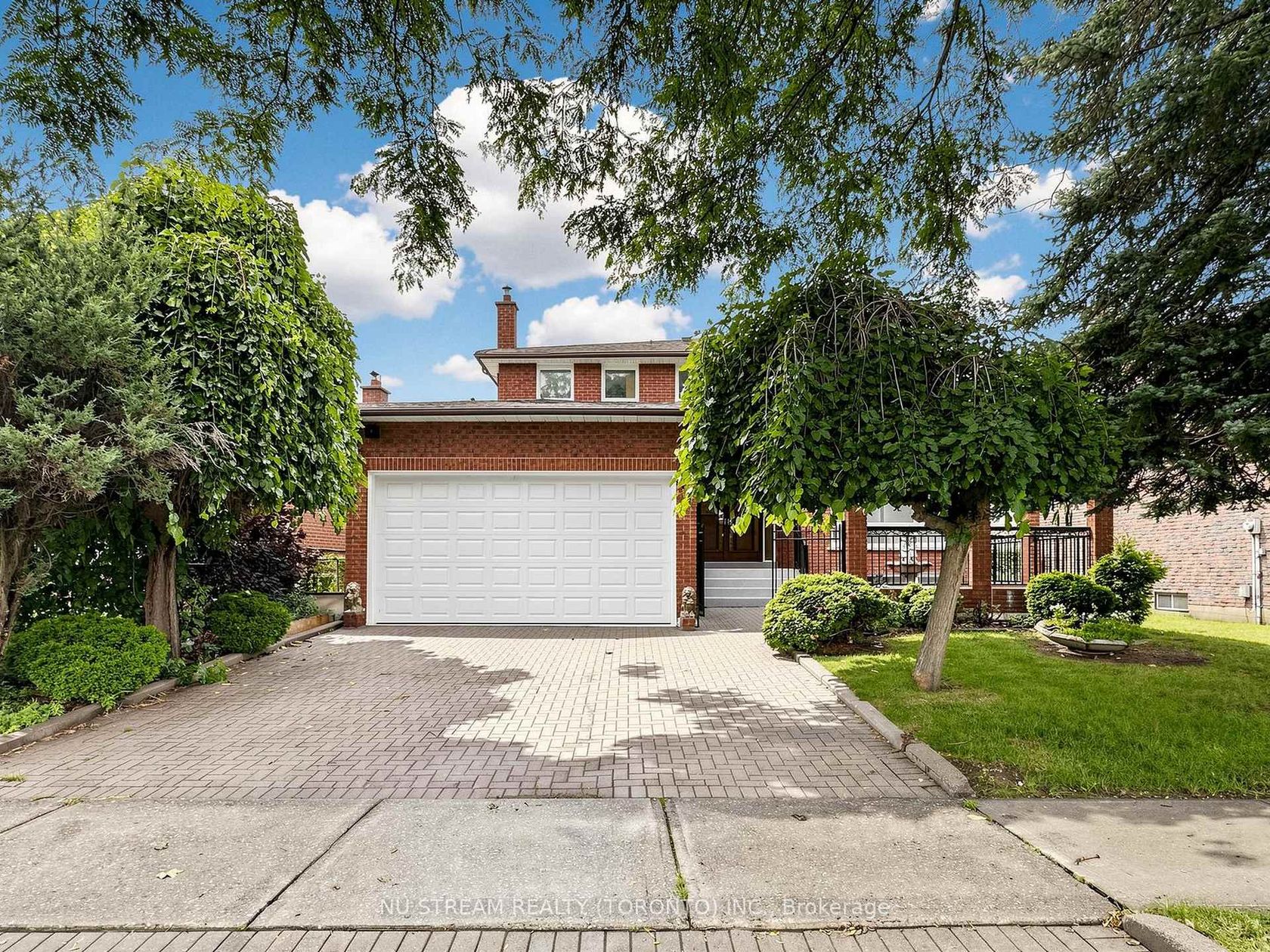 117 Ambercroft Boulevard, Steeles, Toronto photo number 2
