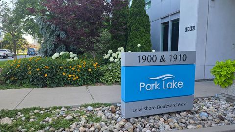 Photo 3 at 808 - 1910 Lake Shore Boulevard W, South Parkdale, Toronto