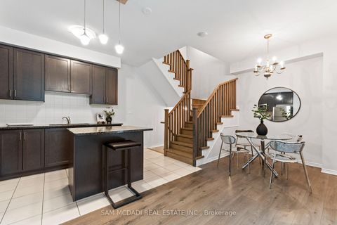 Photo 3 at 46 - 26 Applewood Lane, Etobicoke West Mall, Toronto