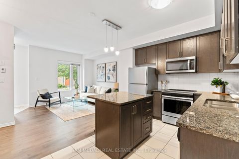 Photo 5 at 46 - 26 Applewood Lane, Etobicoke West Mall, Toronto