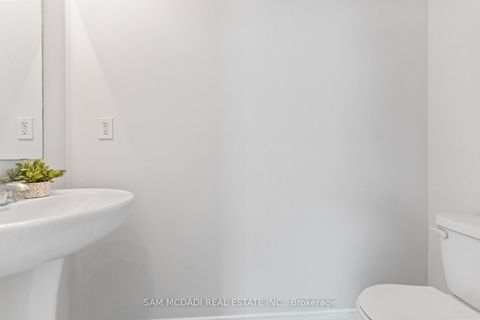 Photo 8 at 46 - 26 Applewood Lane, Etobicoke West Mall, Toronto