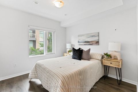 Photo 10 at 46 - 26 Applewood Lane, Etobicoke West Mall, Toronto