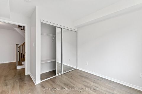 Photo 12 at 46 - 26 Applewood Lane, Etobicoke West Mall, Toronto
