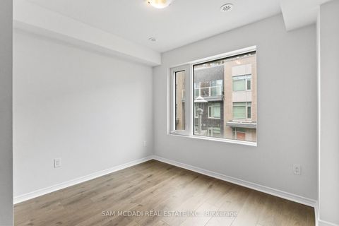 Photo 13 at 46 - 26 Applewood Lane, Etobicoke West Mall, Toronto