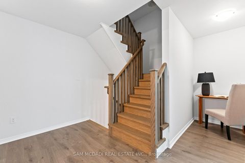 Photo 15 at 46 - 26 Applewood Lane, Etobicoke West Mall, Toronto