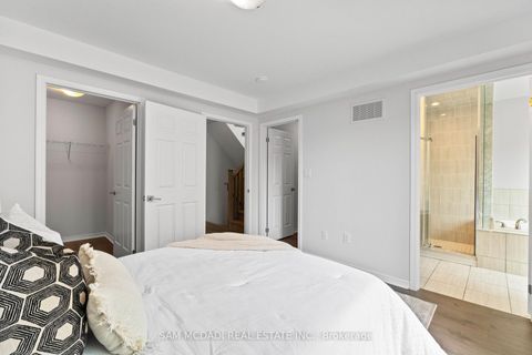 Photo 17 at 46 - 26 Applewood Lane, Etobicoke West Mall, Toronto