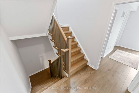 Photo 24 at 46 - 26 Applewood Lane, Etobicoke West Mall, Toronto