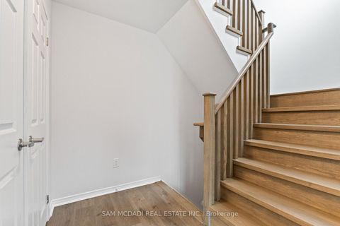 Photo 25 at 46 - 26 Applewood Lane, Etobicoke West Mall, Toronto