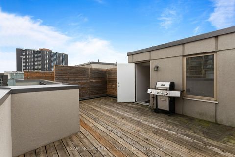 Photo 27 at 46 - 26 Applewood Lane, Etobicoke West Mall, Toronto
