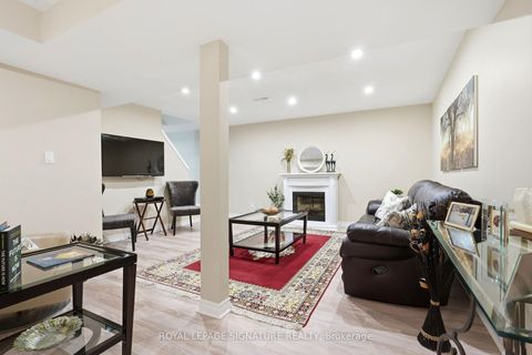 Photo 13 at 292 Jeff Smith Court, College Manor, Newmarket