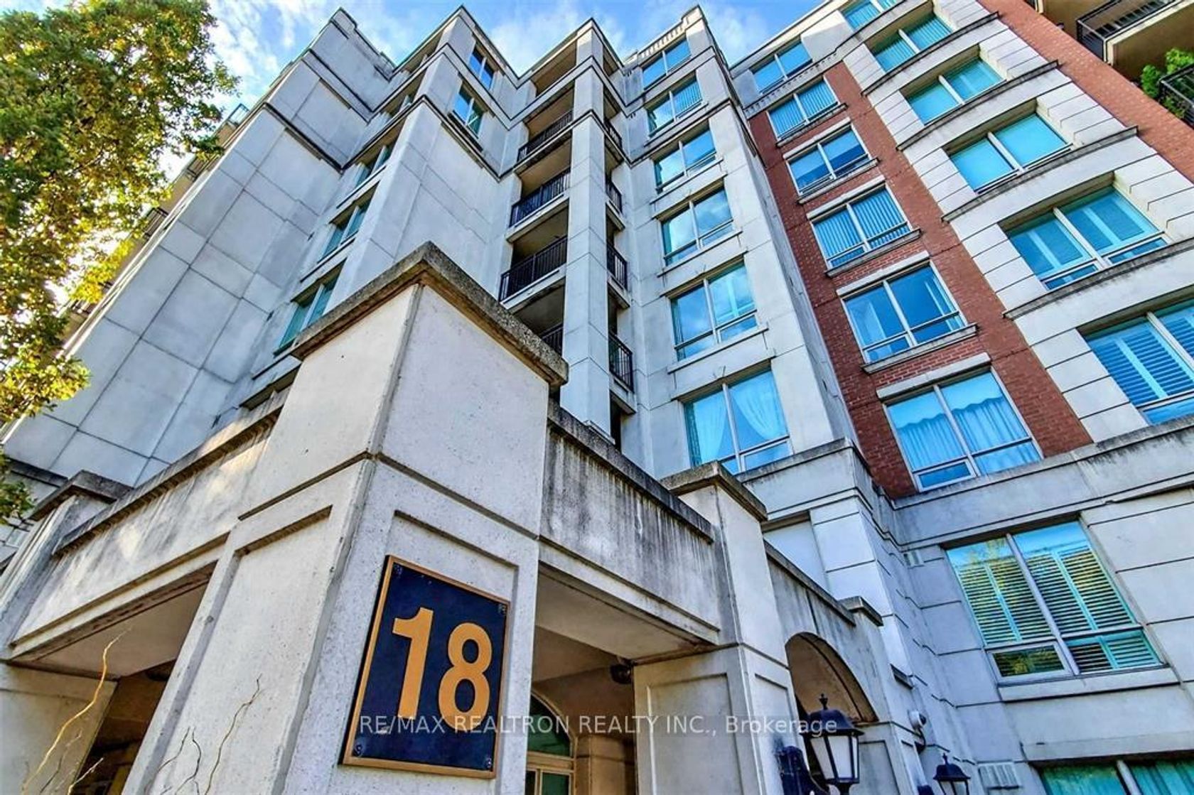 211 - 18 William Carson Crescent, Windfields, Toronto photo 1