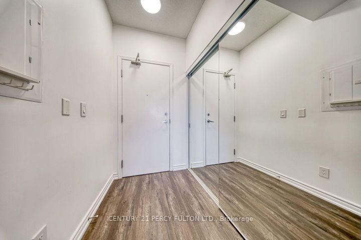 Photo 4 at 1030 - 2885 Bayview Avenue, Bayview Village, Toronto