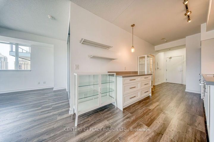 Photo 10 at 1030 - 2885 Bayview Avenue, Bayview Village, Toronto