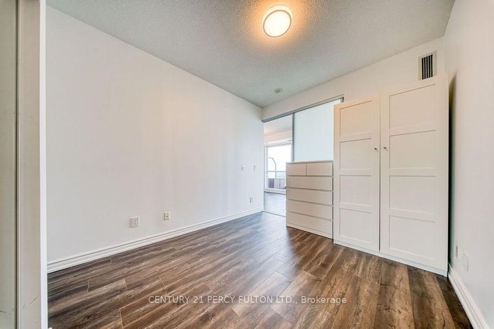 Photo 19 at 1030 - 2885 Bayview Avenue, Bayview Village, Toronto