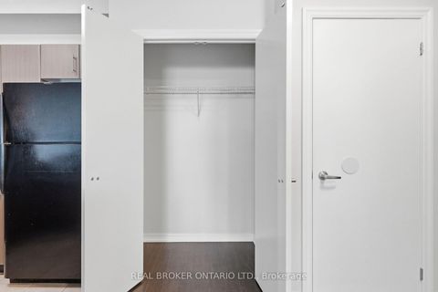 Photo 10 at 415 - 12 Yonge Street, Waterfront Communities C1, Toronto