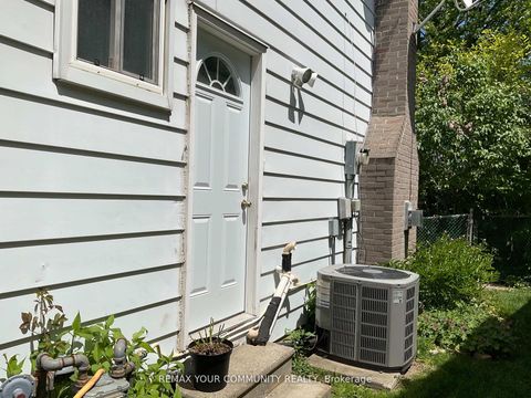 Photo 24 at 111 Springhead Gardens, North Richvale, Richmond Hill