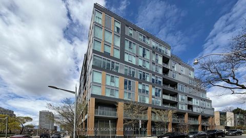 Photo 1 at Th106 - 6 Parkwood Avenue, Casa Loma, Toronto