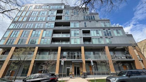 Photo 2 at Th106 - 6 Parkwood Avenue, Casa Loma, Toronto